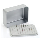 Couvercle amovible Format 12 x 8,5 x 4,5 cm 80 perforations pour fraises FG (pour turbine) + 20 perforations pour les fraises de contre-angle RA