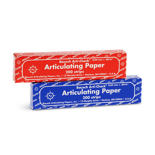 Papier d'occlusion Arti-Check micromince 40µ de BAUSCH.  Colorant sur les 2 faces. Des microcapsules éclatent à la pression. Marquage très précis et sélectif. Sans aucune bavure.  Couleurs disponibles : bleu, rouge, pour différencier les points de contact centrés et excentrés.  Présentation en carnets de 200 bandes étroites (70 x100 mm).